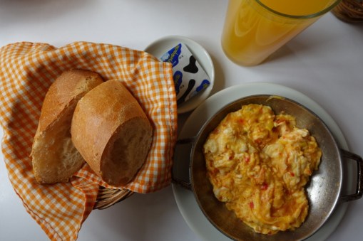 Huevos pericos (Bogota, Colombia)