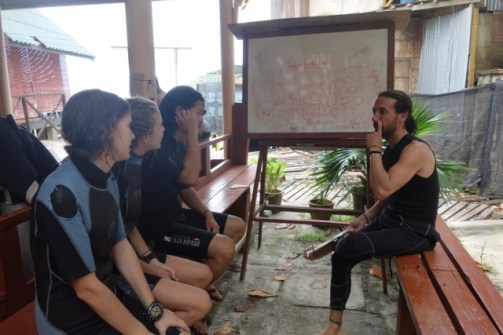 Dive briefing (Perhentian Islands, Malaysia)