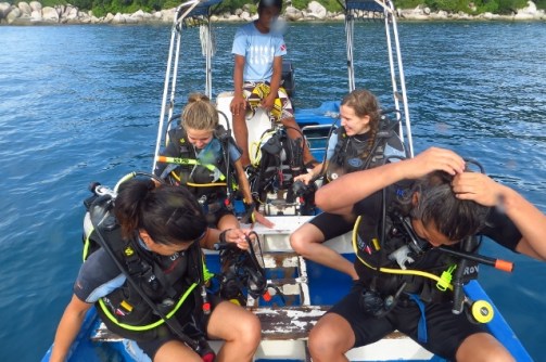 Gearing up (Perhentian Islands, Malaysia)